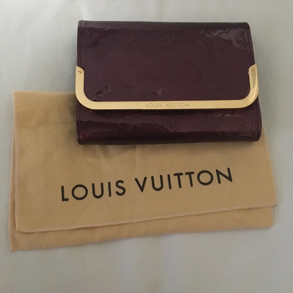 🔥1 HR SALE Louis Vuitton Crossbody clutch. 💯Auth - Picture 2 of 8